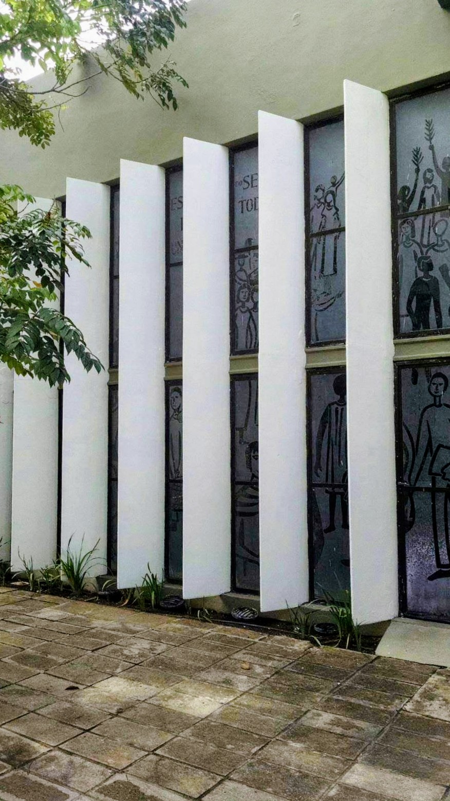 Brises e vigas em argamassa armada na Igreja da Santíssima Trindade, Aflitos, Recife
